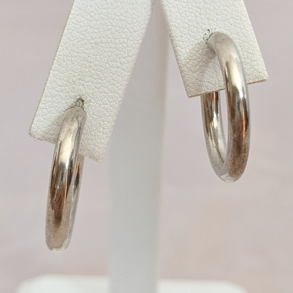 Vintage Jewelry - Vintage Sterling Silver Hoop Pierce Earrings Vintage Jewelry - Vintage Sterling Silver Hoop Pierce Earrings
